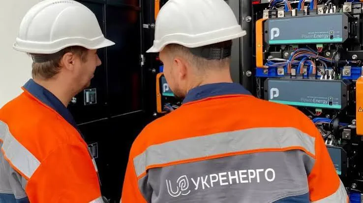 «Захист ремонтників Укренерго»: Як Фонд Андрія Матюхи допомагає вчити енергетиків...